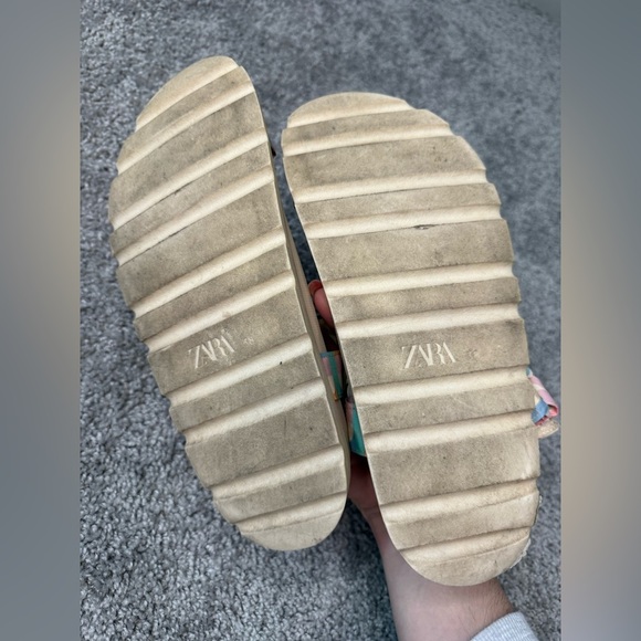 Zara woman’s colorful sandals - Picture 3 of 9